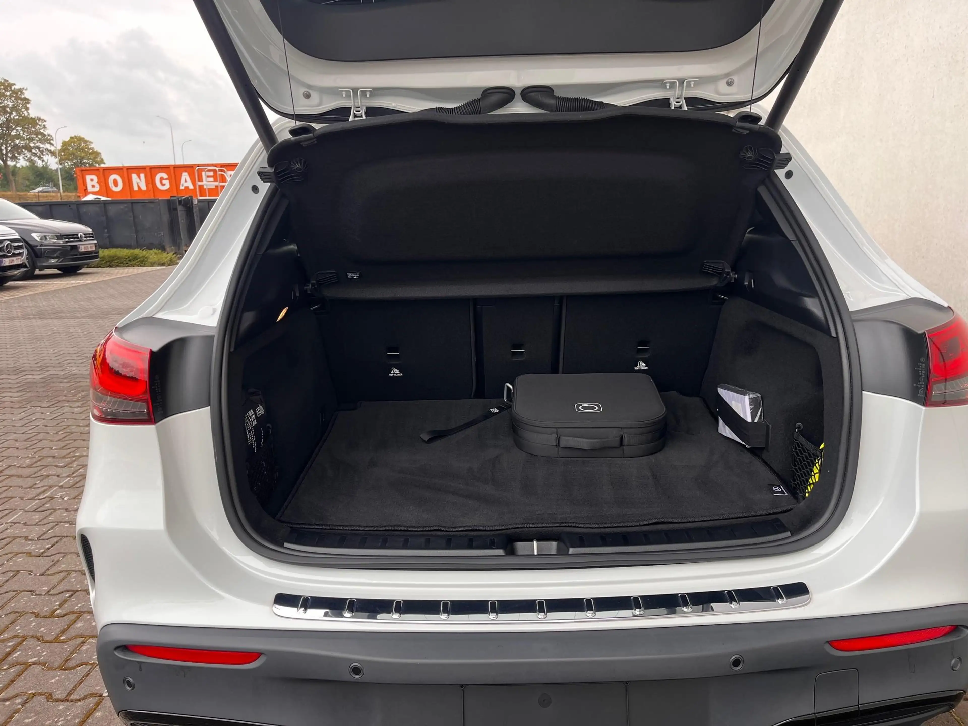 Mercedes-Benz EQA 350 4MATIC AMG/Pano — photo 8