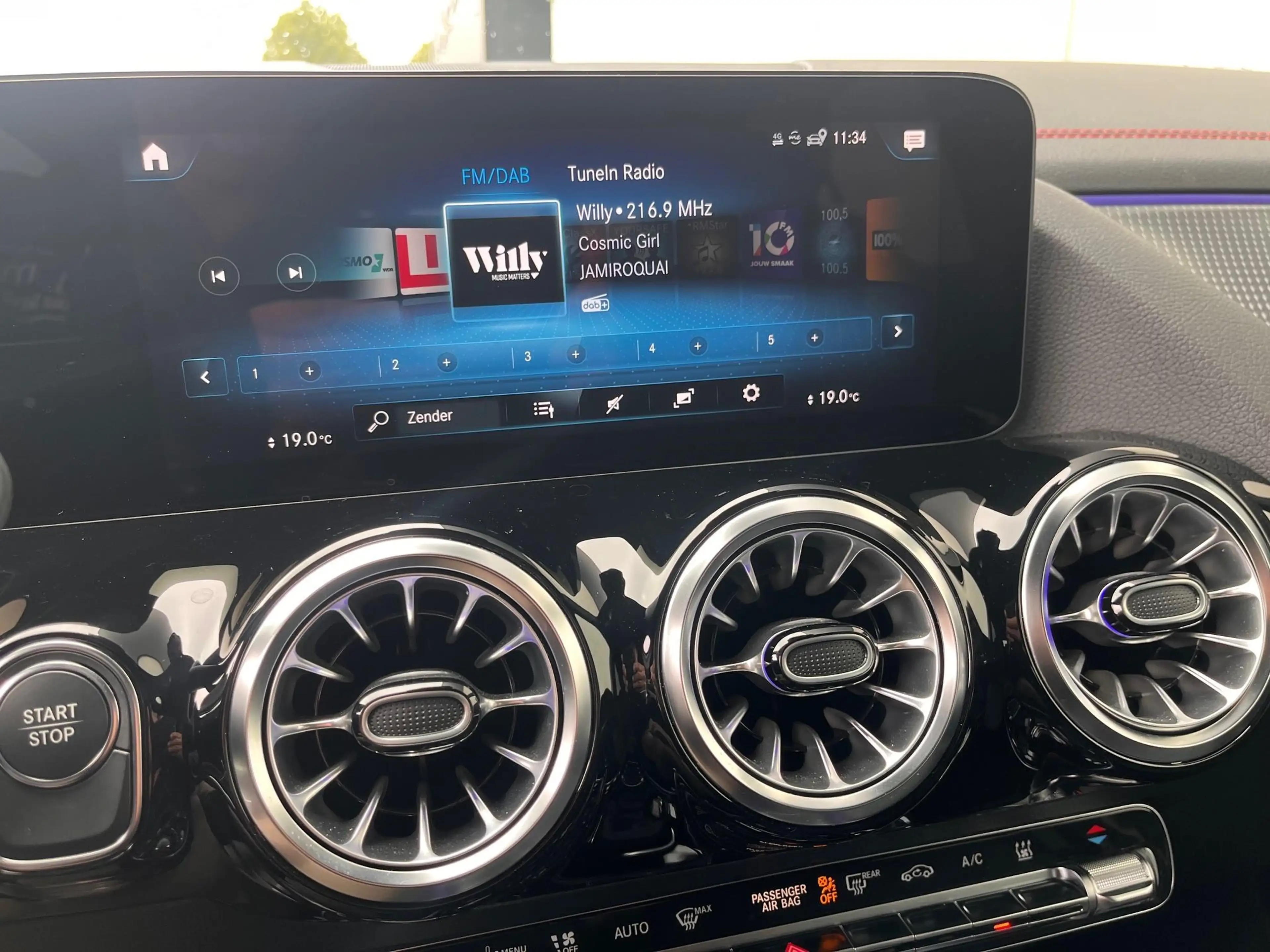 Mercedes-Benz EQA 350 4MATIC AMG/Pano — photo 15