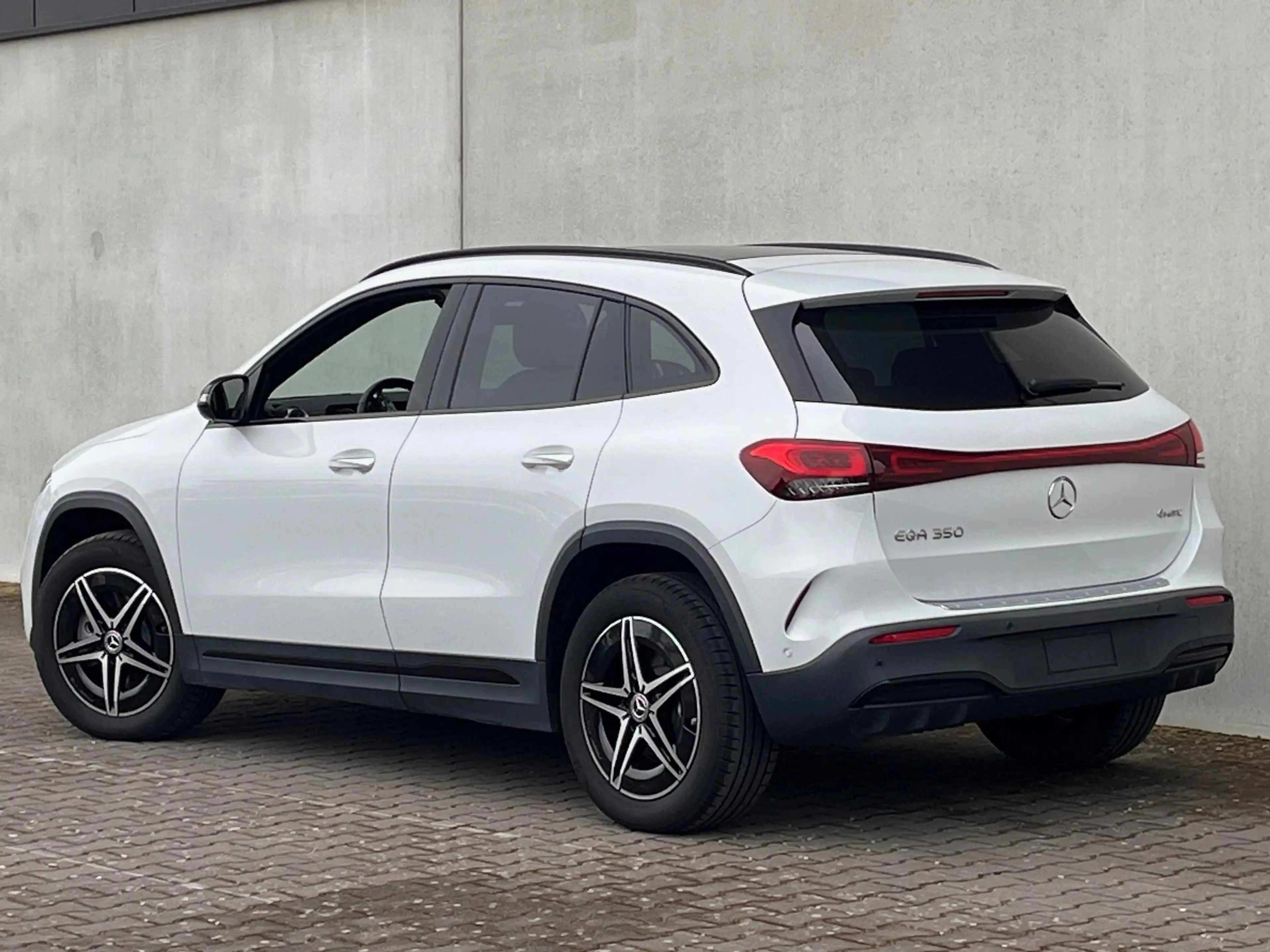 Mercedes-Benz EQA 350 4MATIC AMG/Pano — photo 2