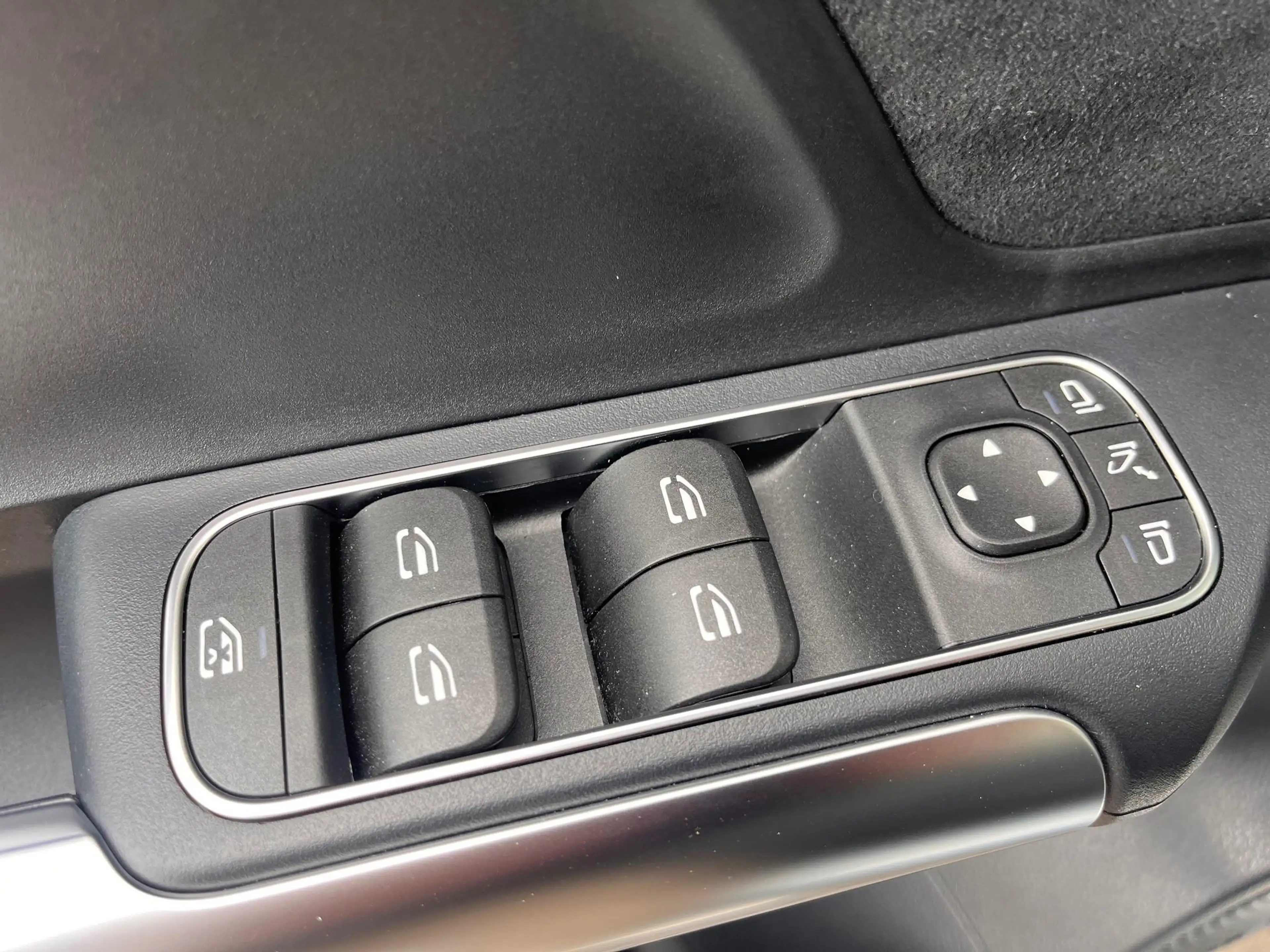 Mercedes-Benz EQA 350 4MATIC AMG/Pano — photo 12