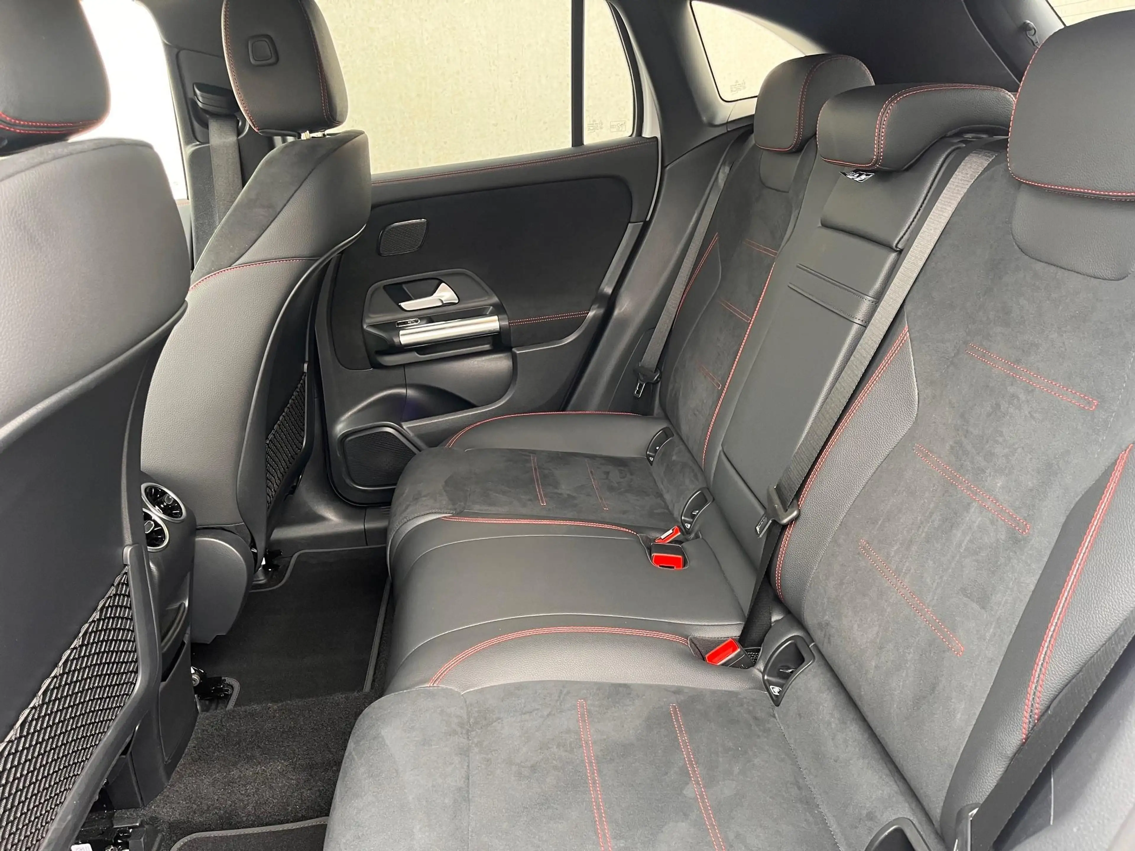 Mercedes-Benz EQA 350 4MATIC AMG/Pano — photo 10