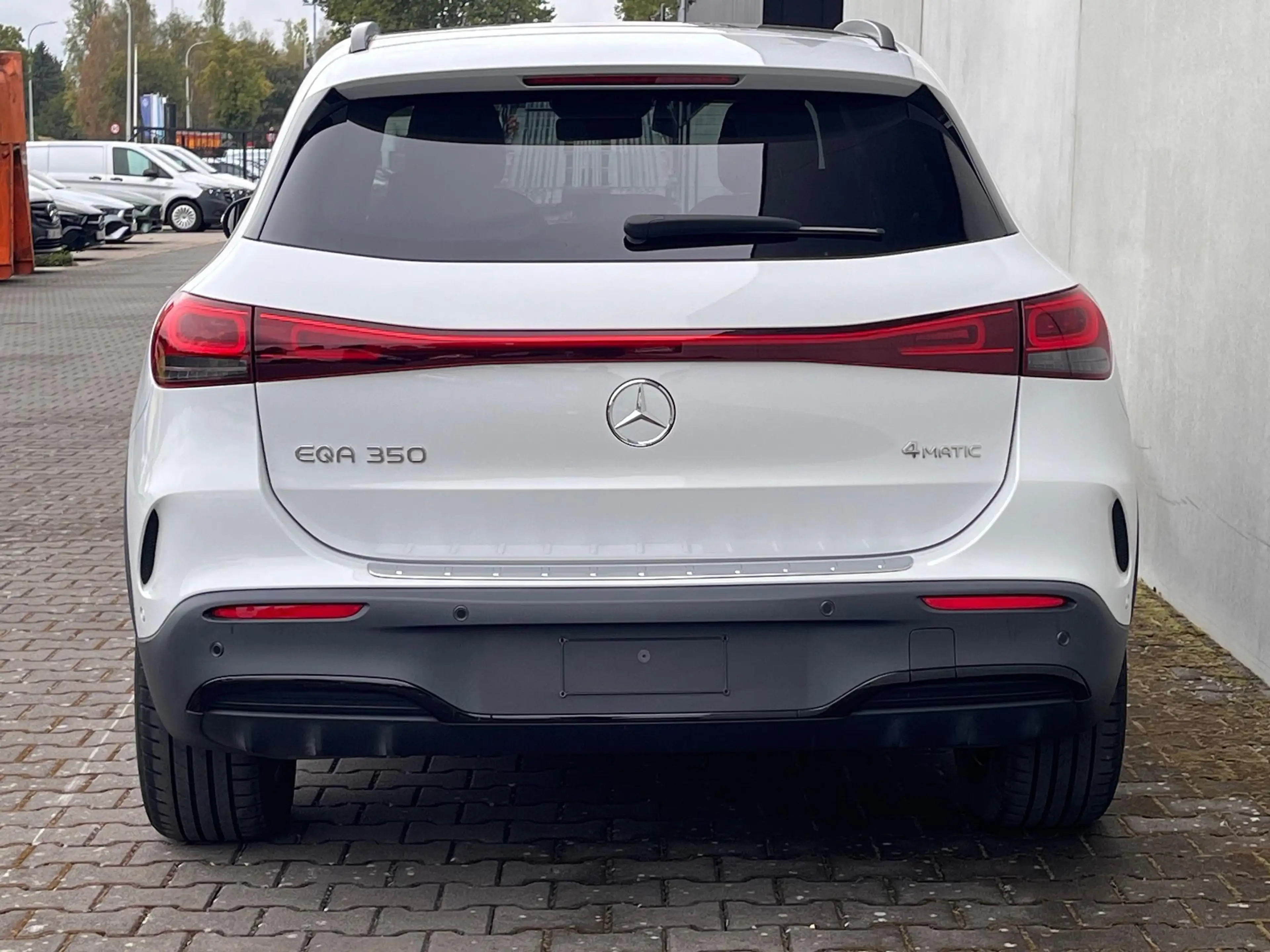 Mercedes-Benz EQA 350 4MATIC AMG/Pano — photo 7