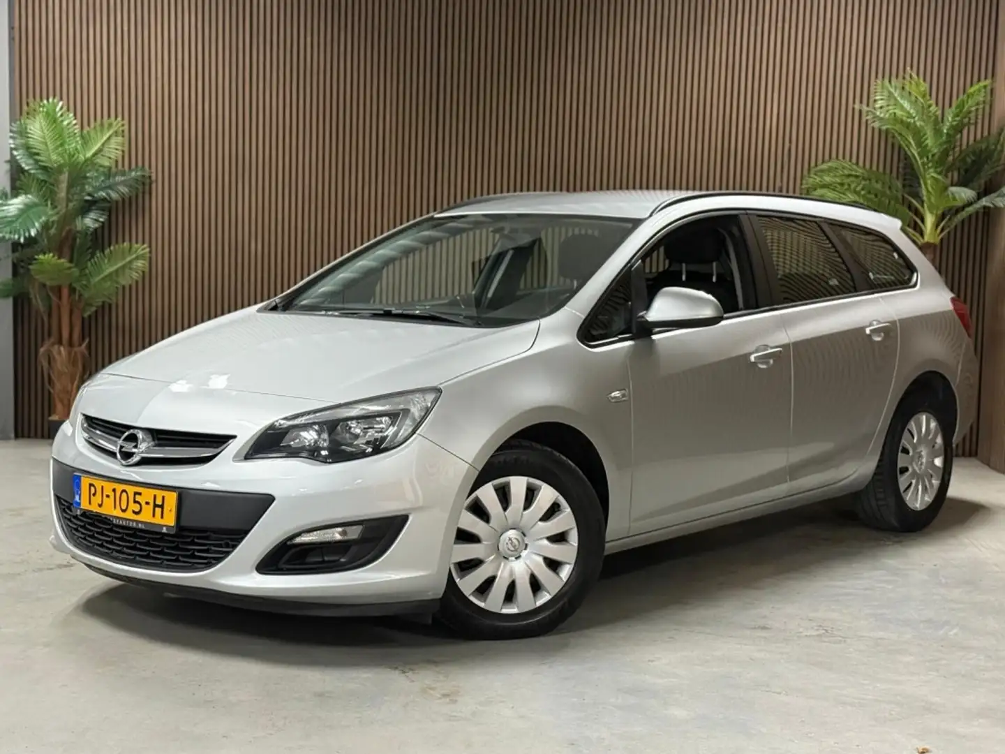 Opel Astra Sports Tourer 1.4 Turbo Edition Grau - 1