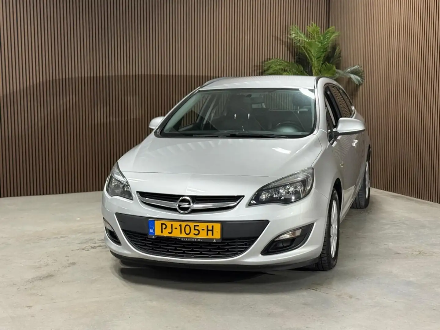 Opel Astra Sports Tourer 1.4 Turbo Edition Grau - 2