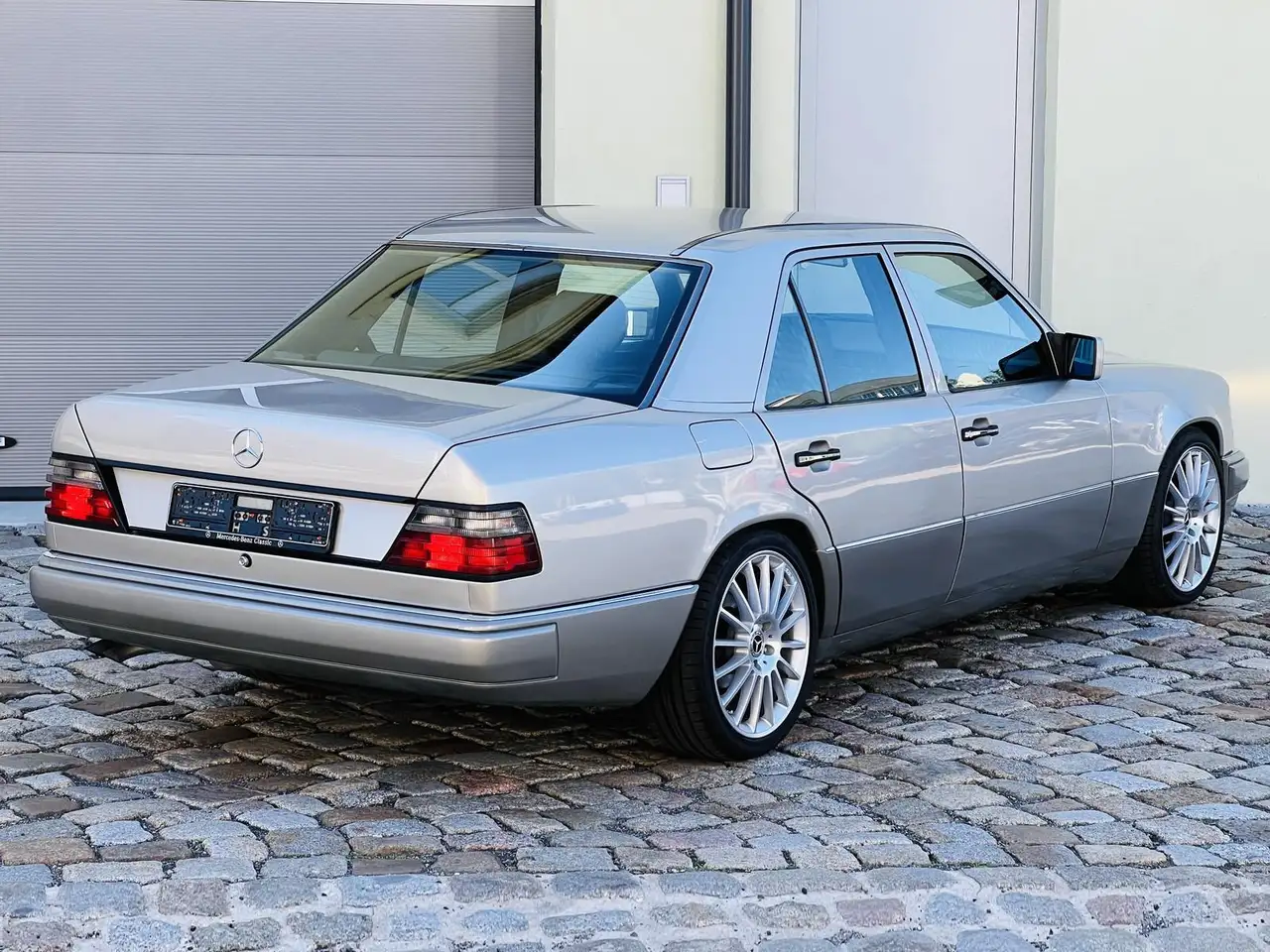 Mercedes-Benz 300 E W124 Oldtimer 18" AMG | DAB | LEDER | SHZ, foto 3