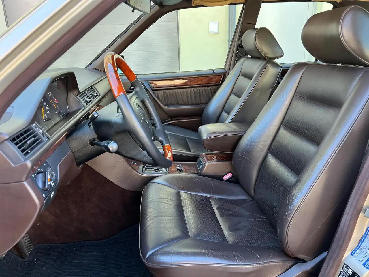 Mercedes-Benz 300 E W124 Oldtimer 18" AMG | DAB | LEDER | SHZ, foto 5