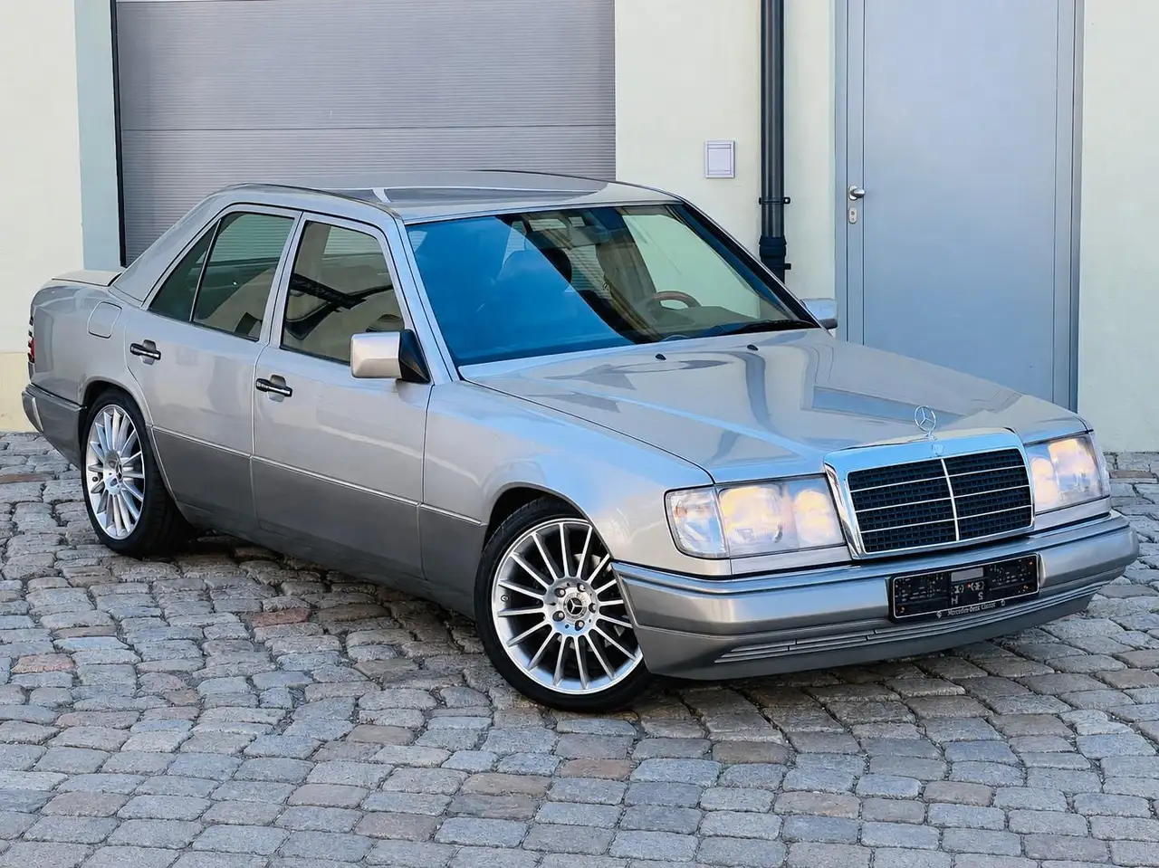 Mercedes-Benz 300 E W124 Oldtimer 18" AMG | DAB | LEDER | SHZ, foto 2