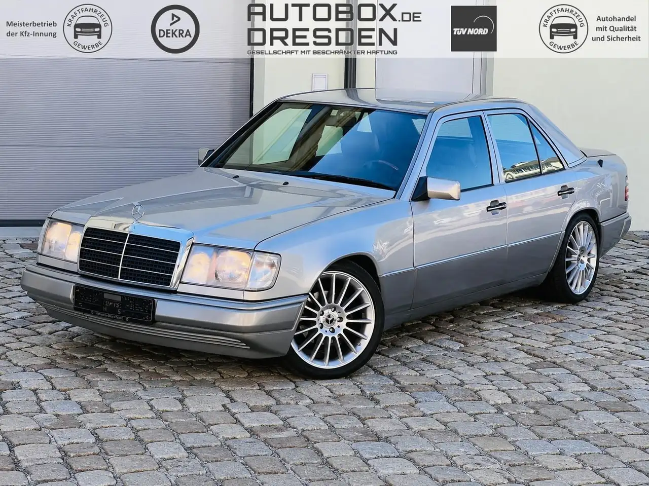 Mercedes-Benz 300 E W124 Oldtimer 18" AMG | DAB | LEDER | SHZ, foto 1