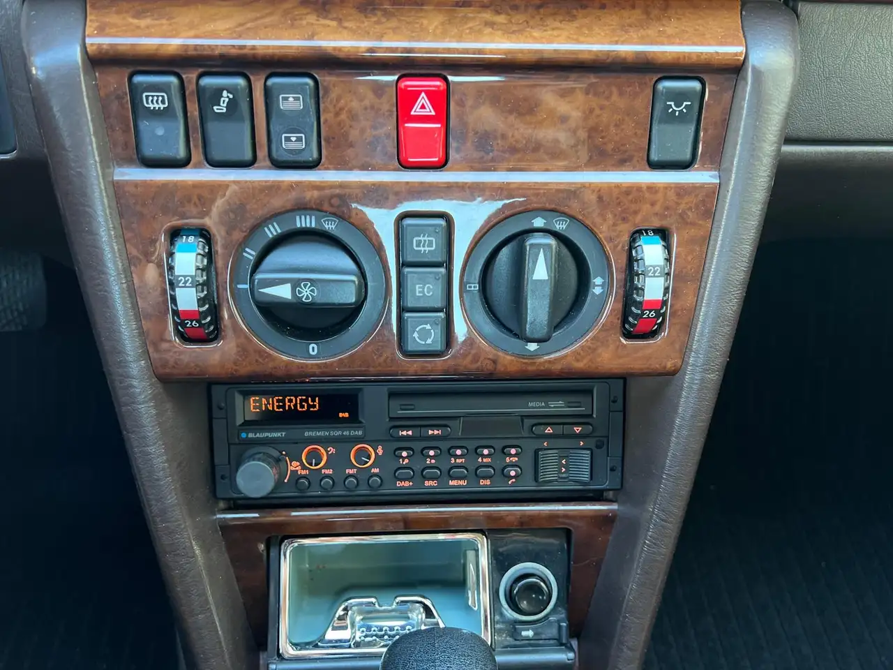 Mercedes-Benz 300 E W124 Oldtimer 18" AMG | DAB | LEDER | SHZ, foto 9