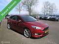 Ford Focus 1.5 Red Edition ST-Line Xenon/18Inch/Winterpakket Rood - thumbnail 3