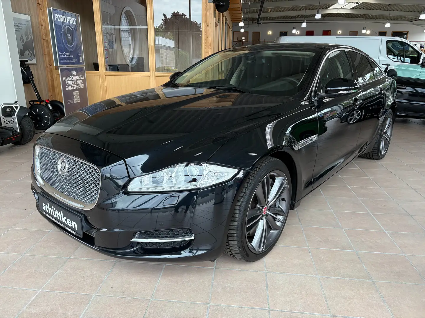 Jaguar XJ 5.0 V8 Kompressor Supersport NAVI, Massage, PANO Noir - 1