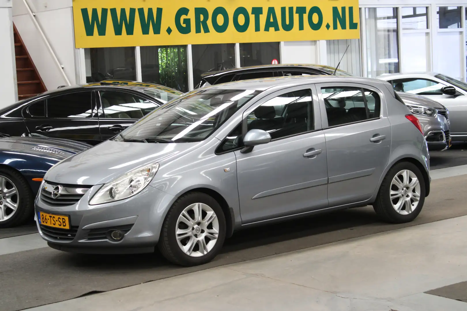 Opel Corsa 1.2-16V Enjoy Airco, Stuurbekrachtiging, Cruise co Grijs - 1