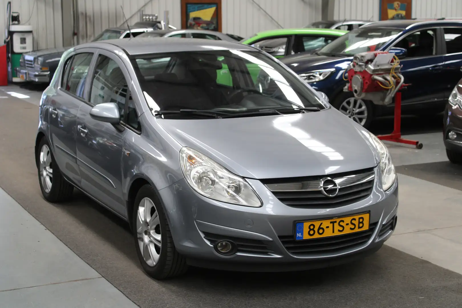 Opel Corsa 1.2-16V Enjoy Airco, Stuurbekrachtiging, Cruise co Grijs - 2