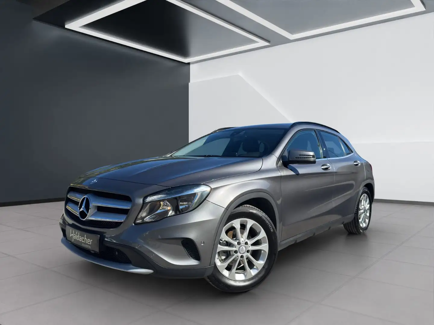 Mercedes-Benz GLA 200 d 4MATIC Style Ambi AUT Navi RKam Klima Grau - 2