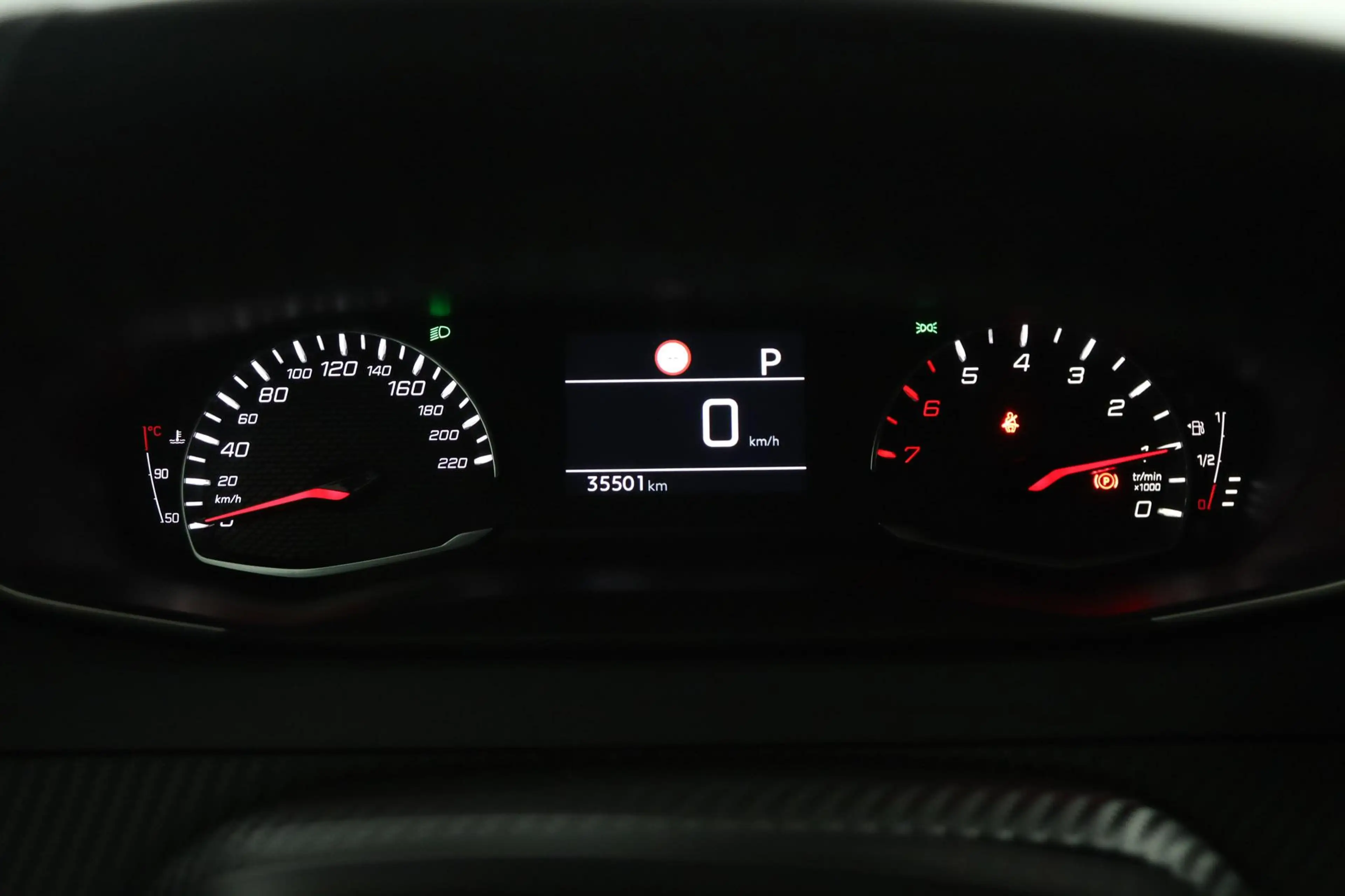Peugeot 2008 1.2 Turbo 130pk Allure Pack | Trekhaak | Apple Car — photo 5