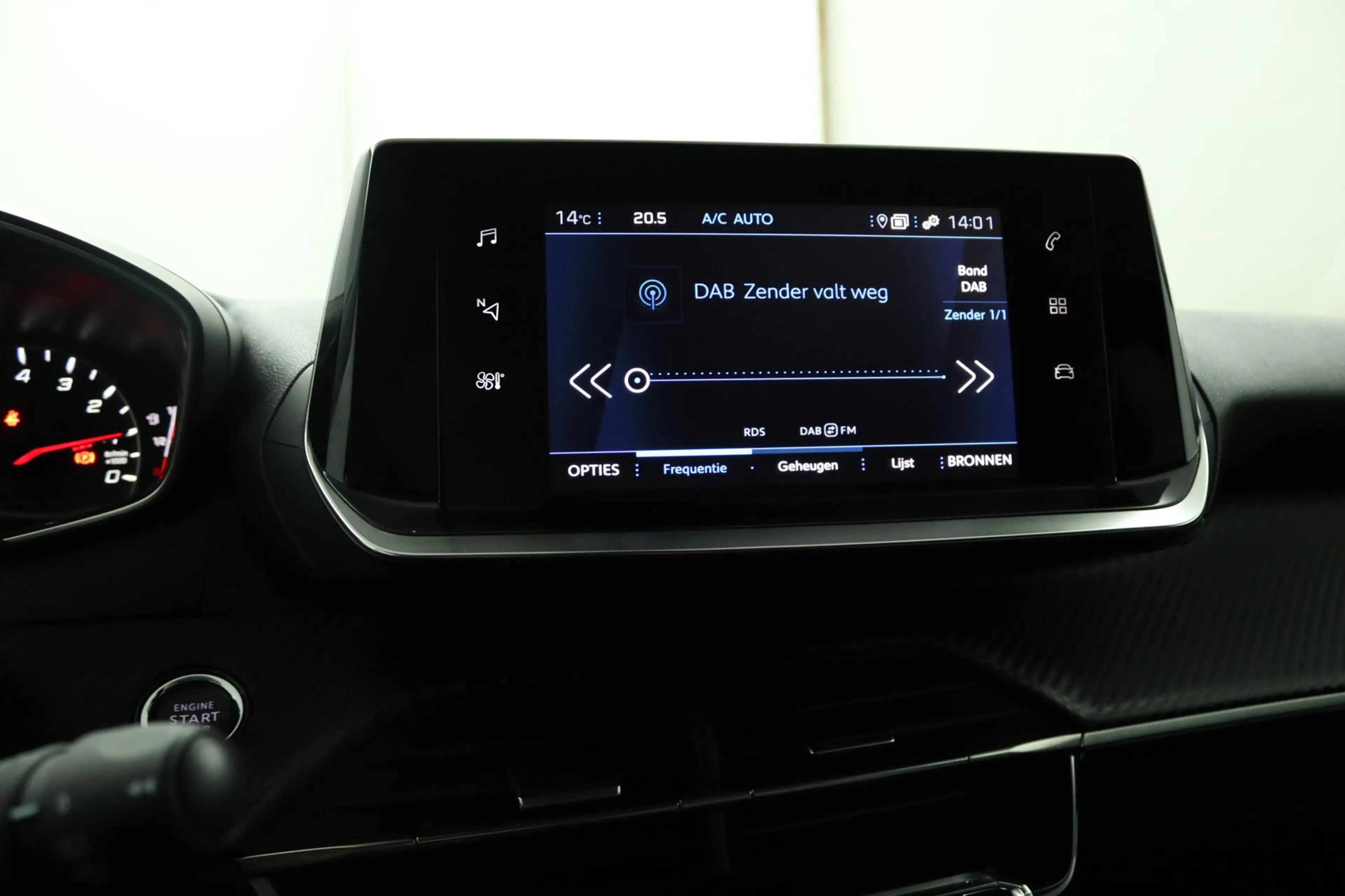 Peugeot 2008 1.2 Turbo 130pk Allure Pack | Trekhaak | Apple Car — photo 7