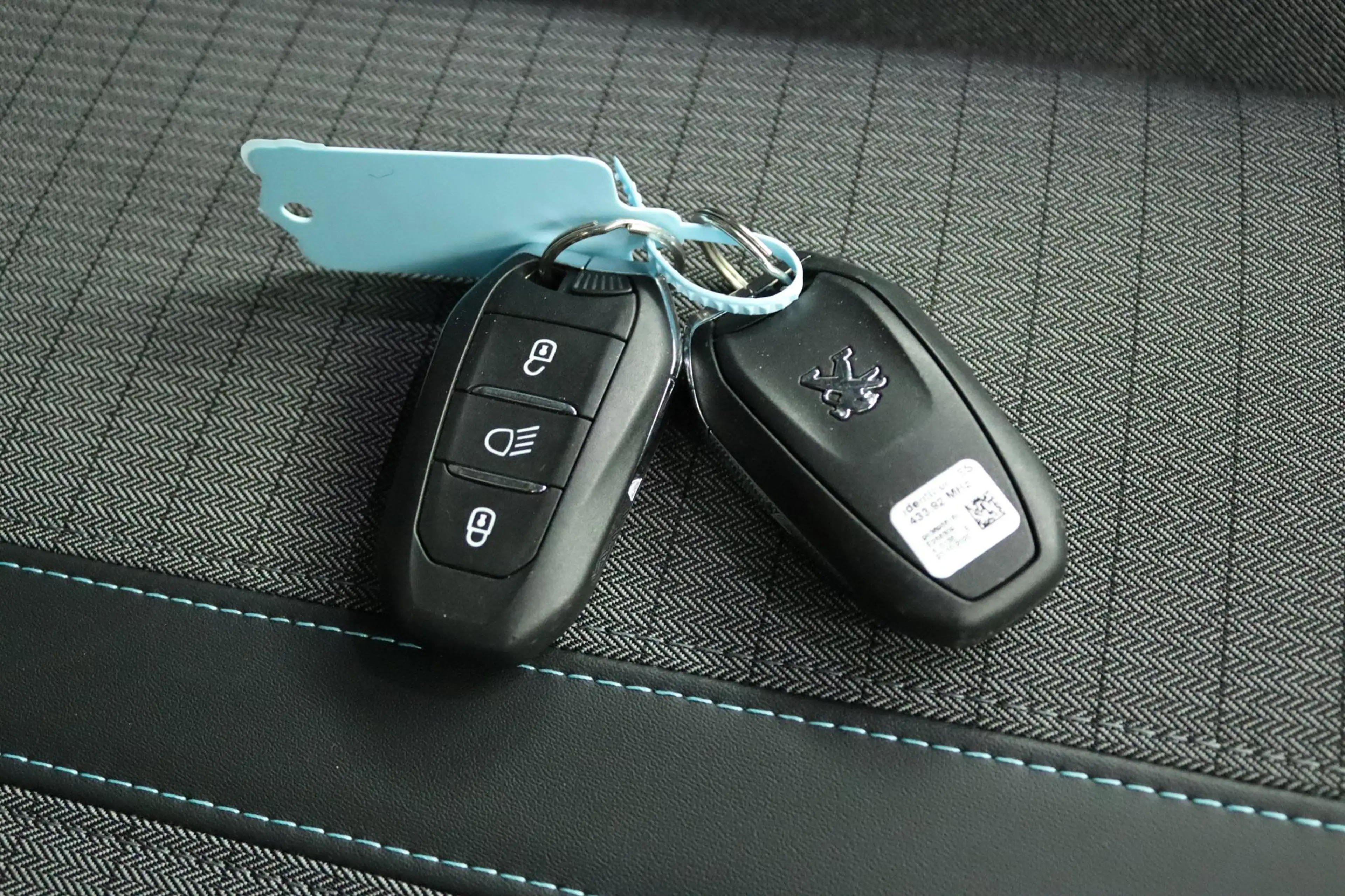 Peugeot 2008 1.2 Turbo 130pk Allure Pack | Trekhaak | Apple Car — photo 9