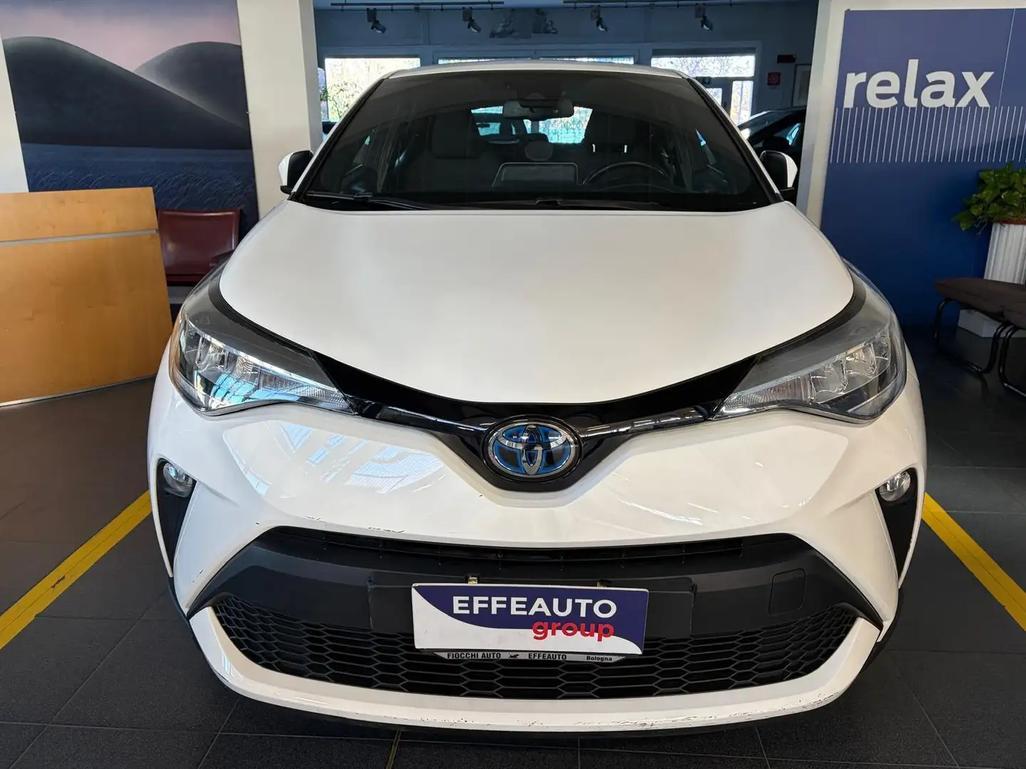 Toyota C-HR 1.8h Active e-cvt Bianco - 2