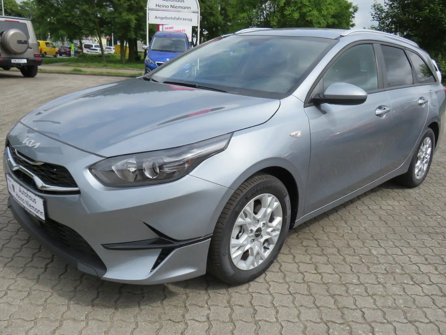 Kia Ceed SW / cee'd SW 1.5T-GDI DCT *RFK*DAB*NAVI*TEMP*SH*LM*LRheizg* Argent - 1