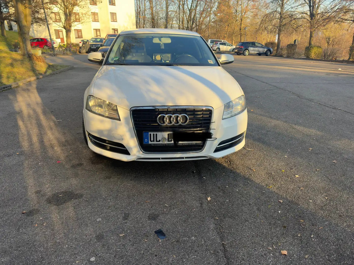 Audi A3 1.6 Ambiente Weiß - 1