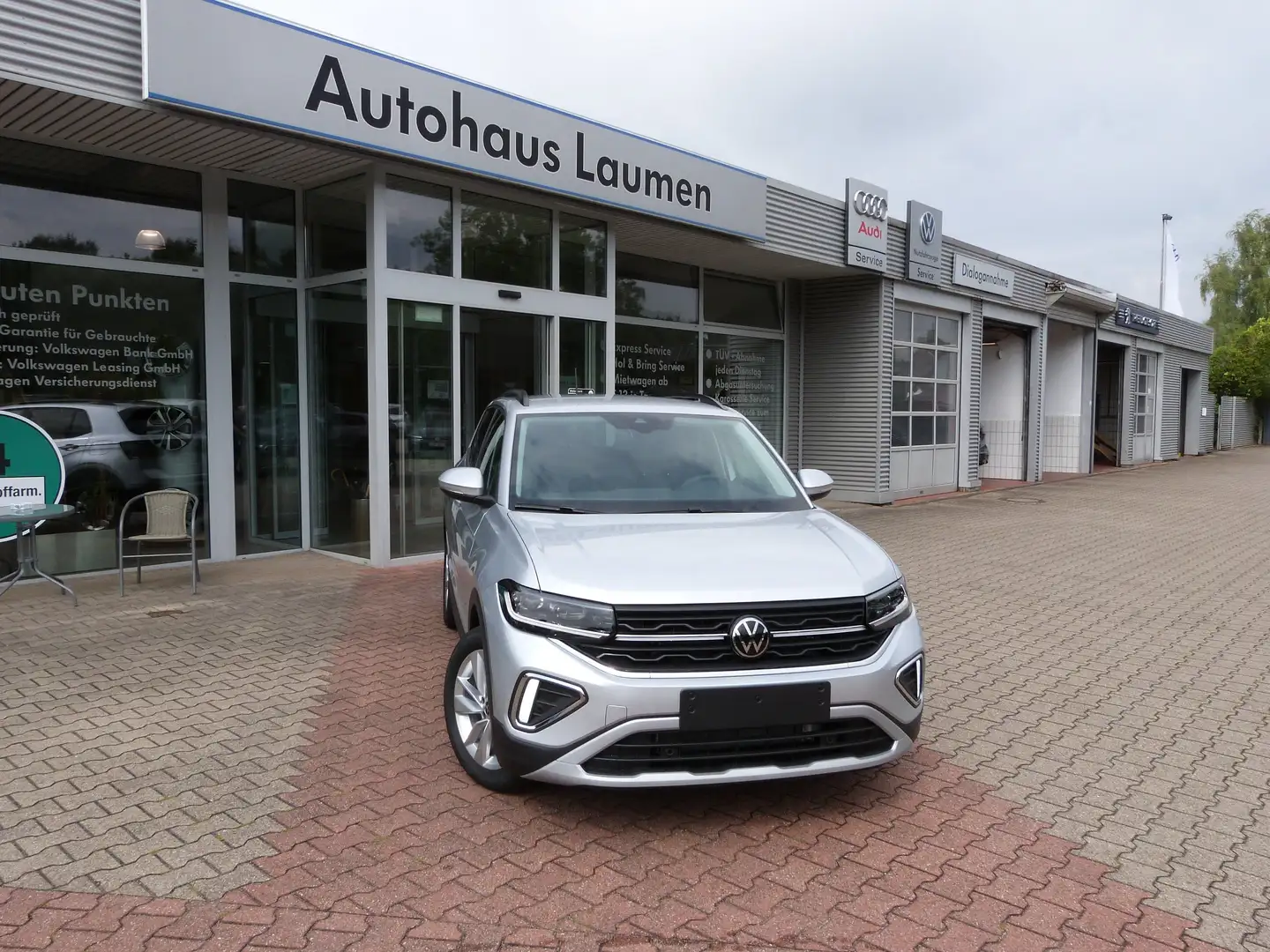 Volkswagen T-Cross 1.0 TSI DSG Life, Matrix, Kamera, Kessy, LM 17", Silber - 1