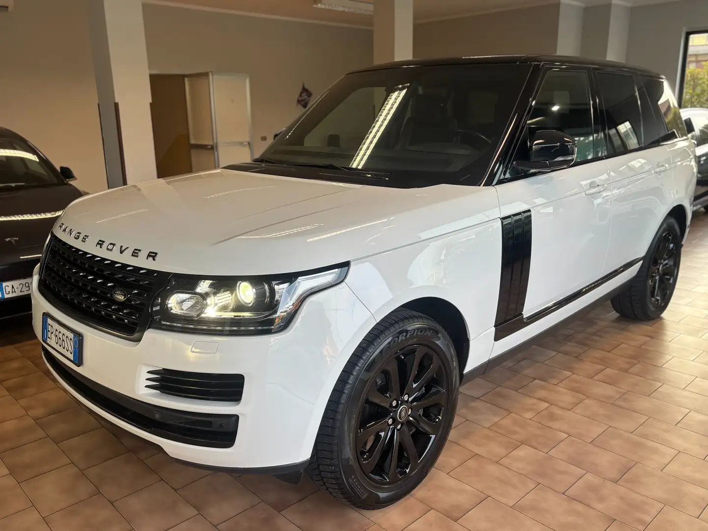 Land Rover Range Rover 3.0 tdV6 Vogue auto Bianco - 1