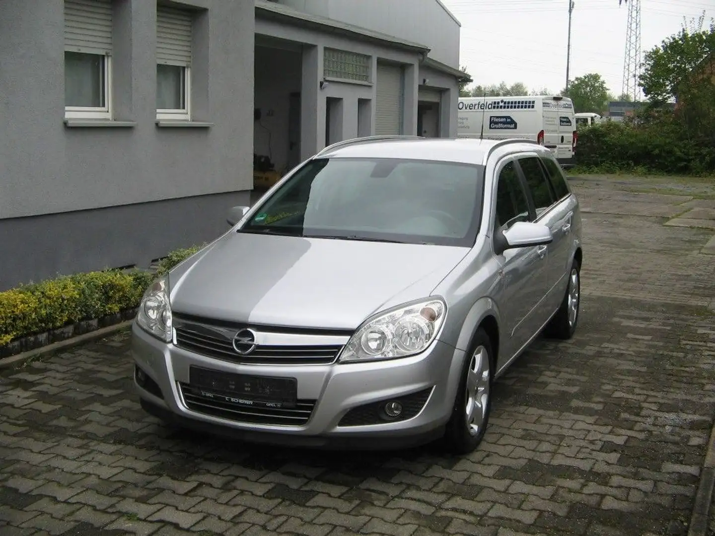 Opel Astra H Caravan Edition Silber - 1