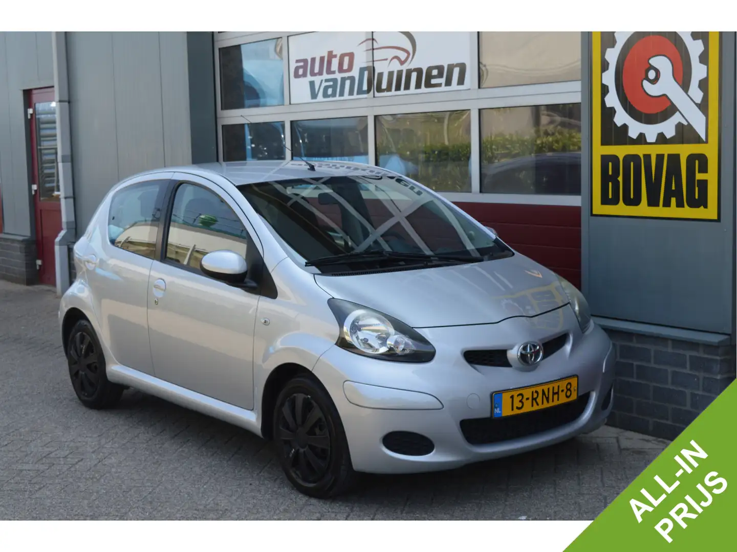 Toyota Aygo 1.0-12V Comfort Navigator O.a: PDC, Airco, Bluetoo Grijs - 1