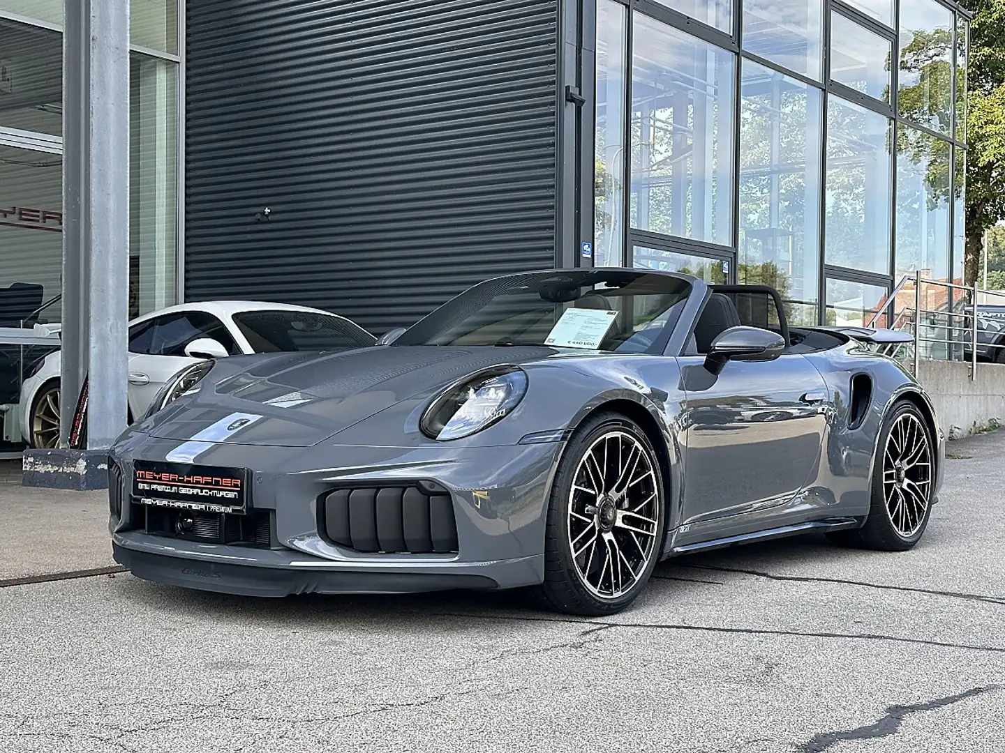 Porsche 992 911 992.2 Carrera Cabrio Turbo S PDK / Lift / B... Grau - 2