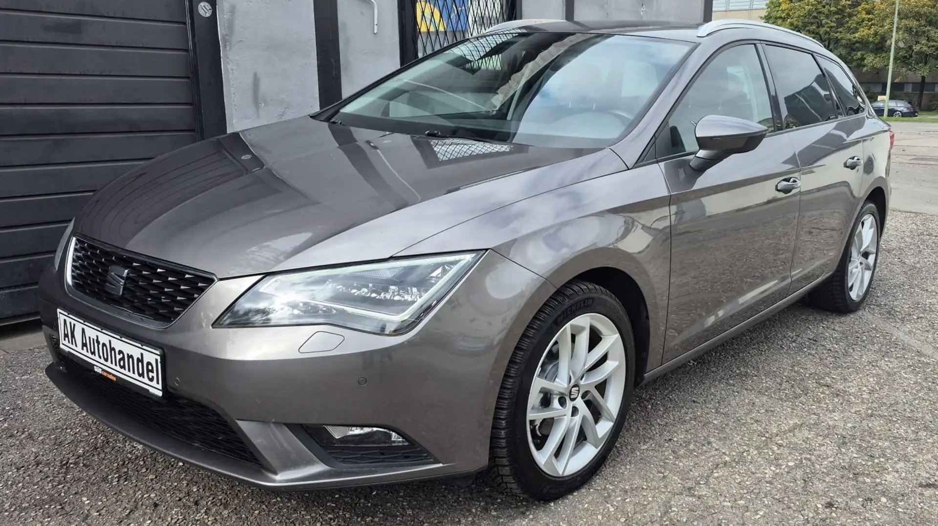SEAT Leon ST Style LED Navi Tempomat TÜV&Service Neu Grijs - 1