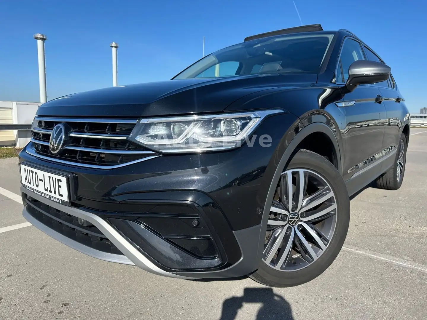 Volkswagen Tiguan Allspace 2.0 TDI DSG*4M*PANO*NAVI*IQ*VOL! Schwarz - 1