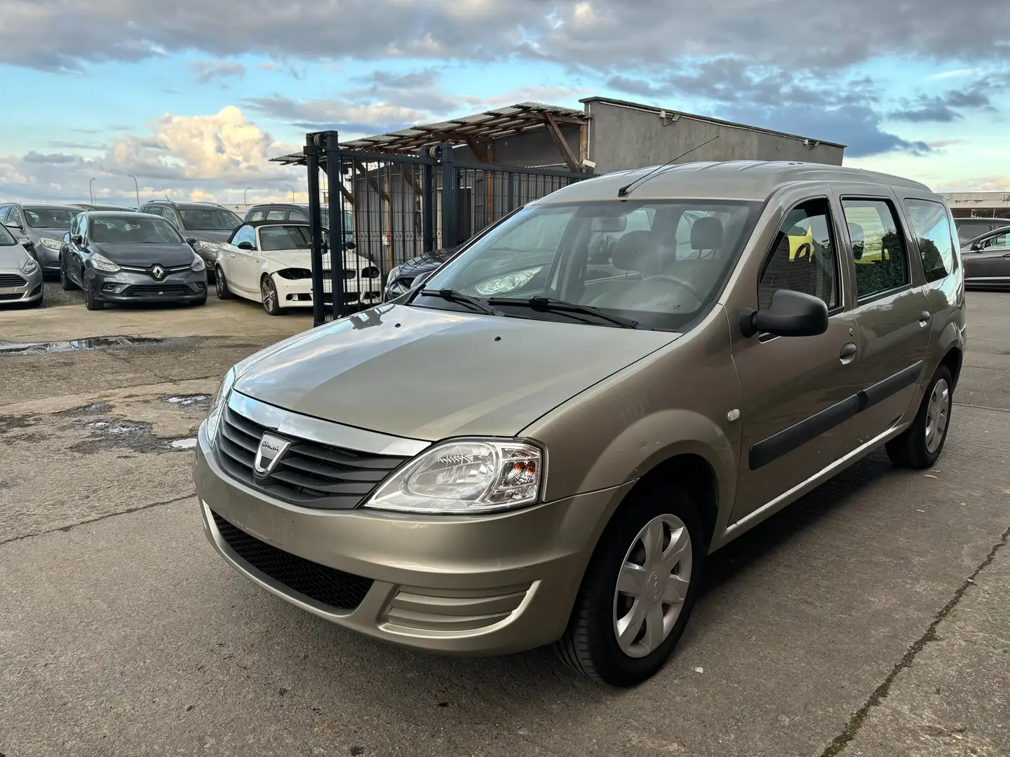 Dacia Logan 1.4i 5pl. Prête à immatriculer! Šedá - 2