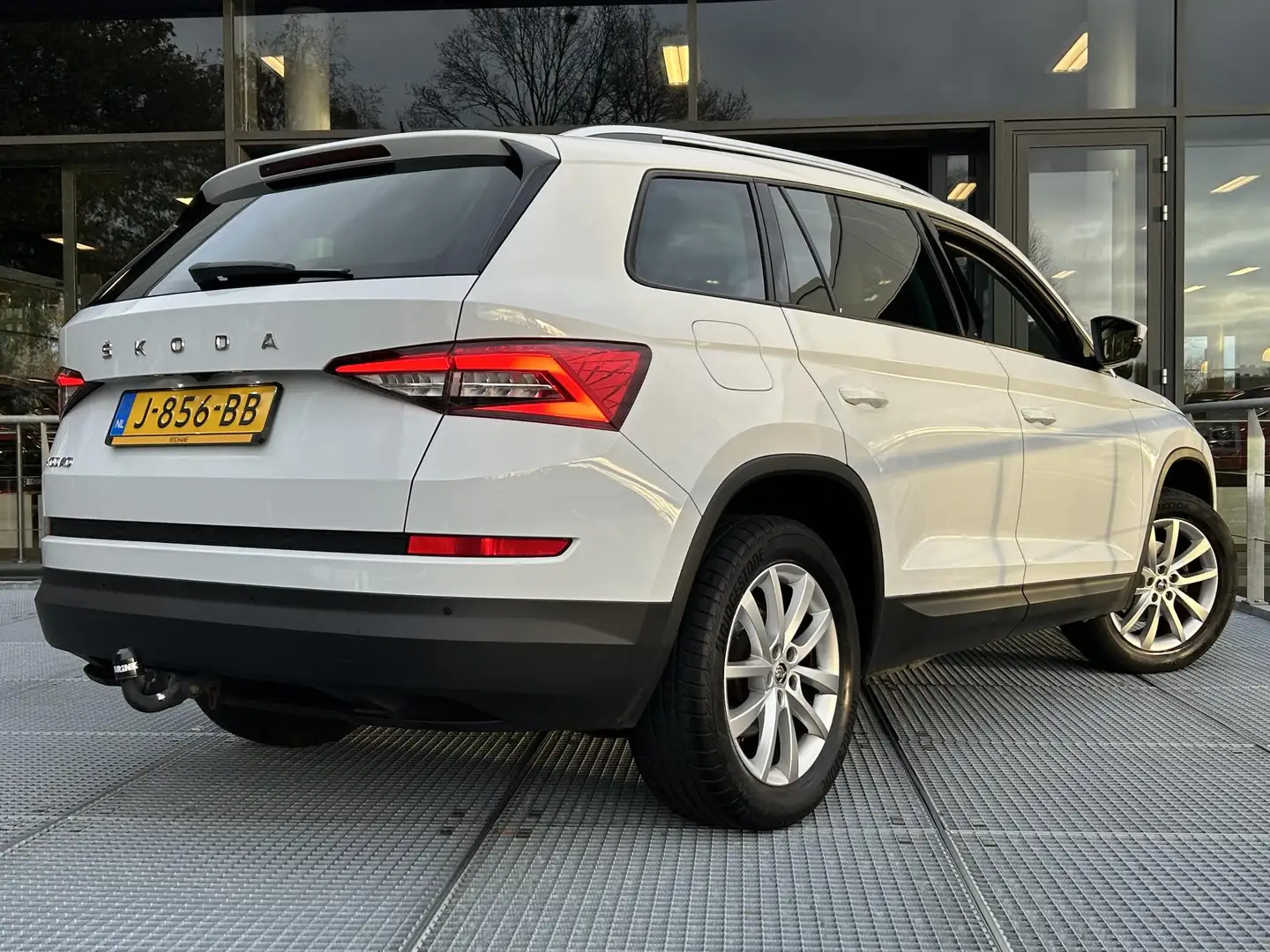 Skoda Kodiaq 1.5 TSI Business Edition | Trekhaak | Navigatie | Weiß - 2
