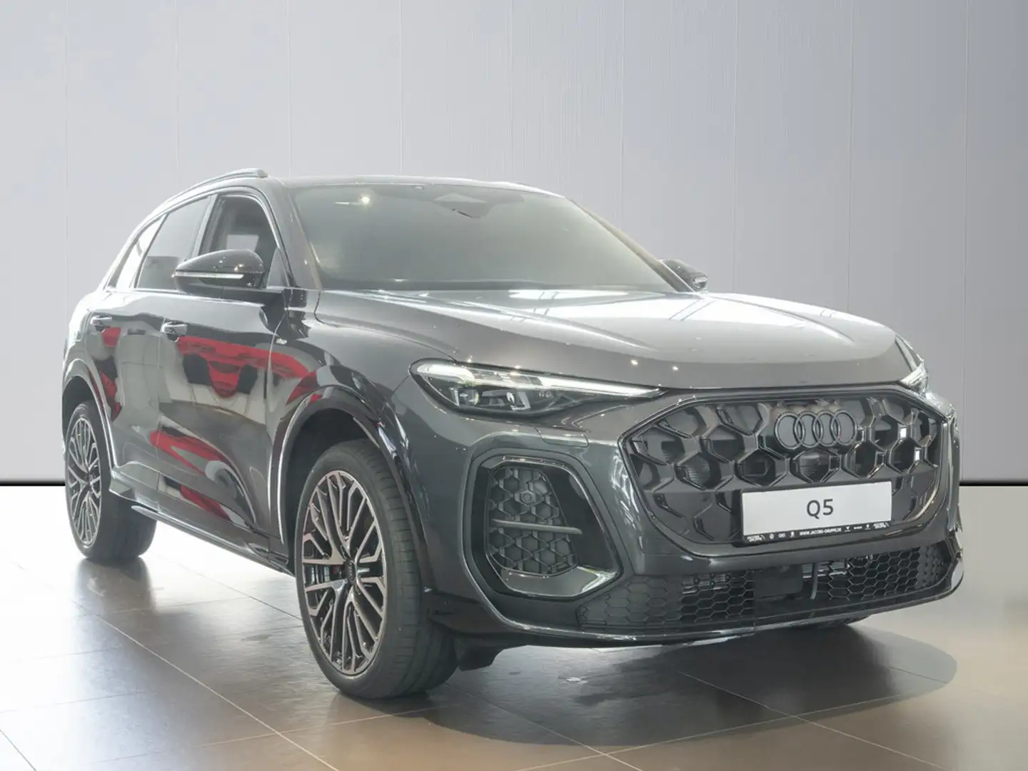 Audi Q5 2.0 TDI quattro 150 kW edition one S line Grau - 2