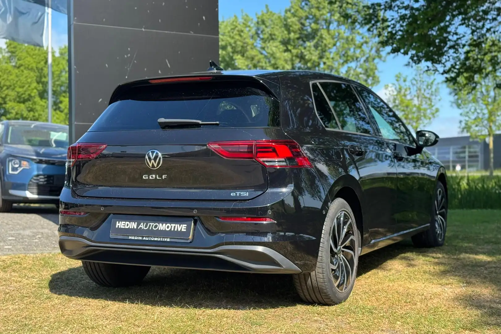 Volkswagen Golf 1.0 eTSI Life Business Automaat | Navigatie | Stoe Schwarz - 2