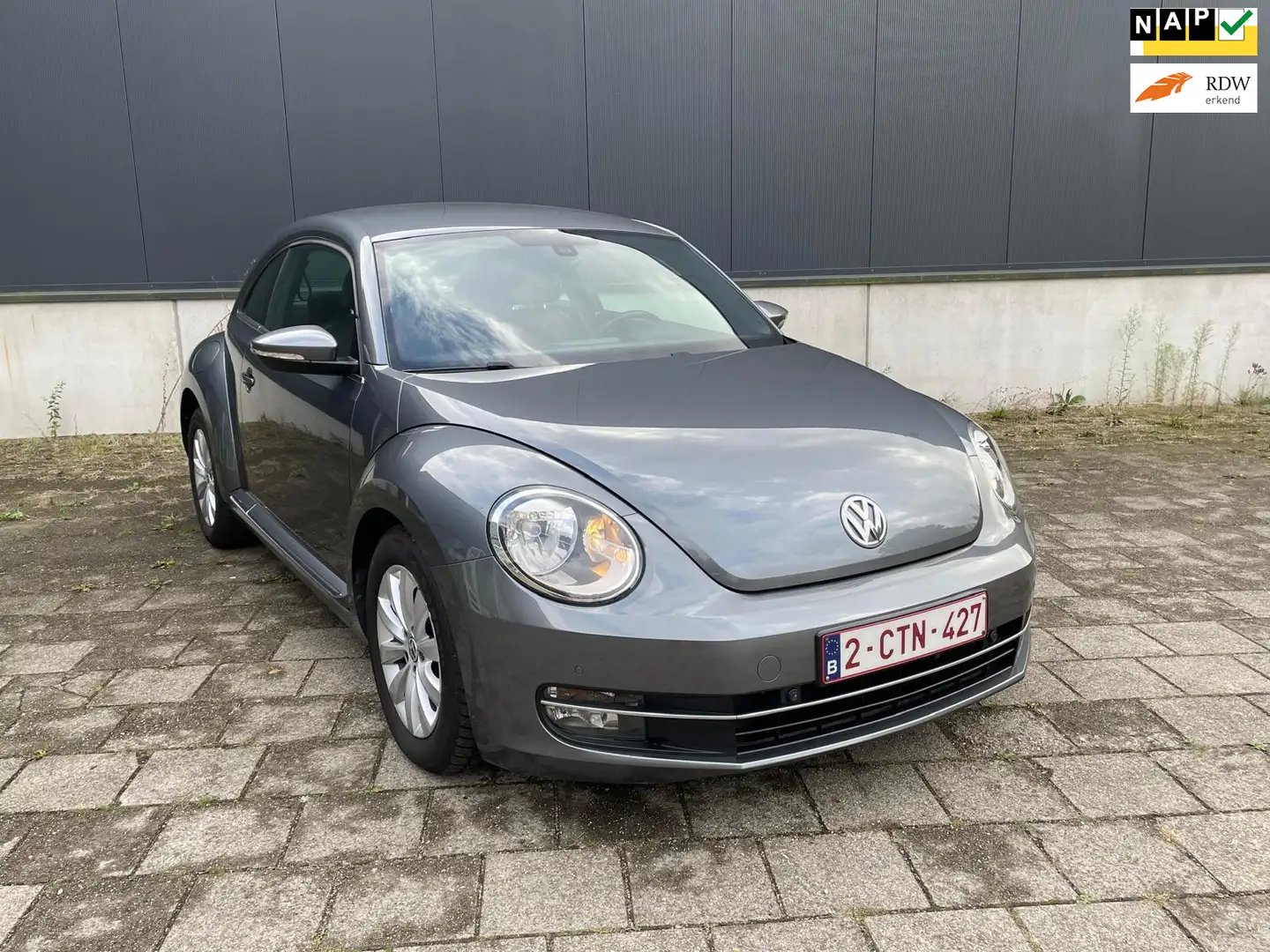 Volkswagen Beetle 1.6 TDI Design euro 5 Gris - 1