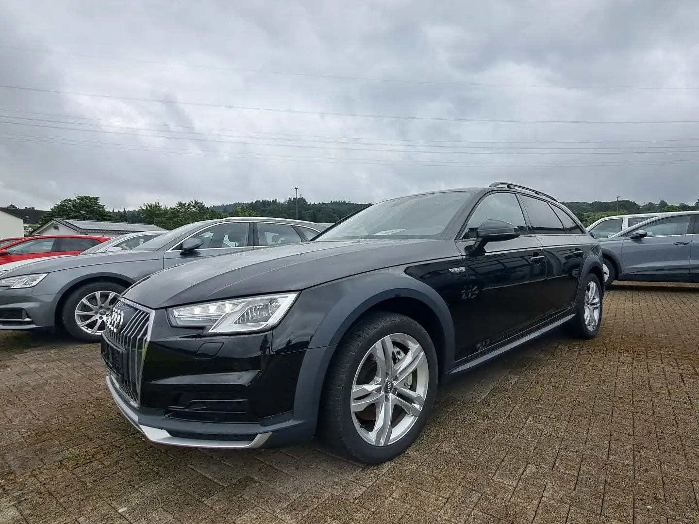 Audi A4 allroad 2.0 TFSI 45 S-Tronic Teilleder-Velour Navi//Kamera Schwarz - 2