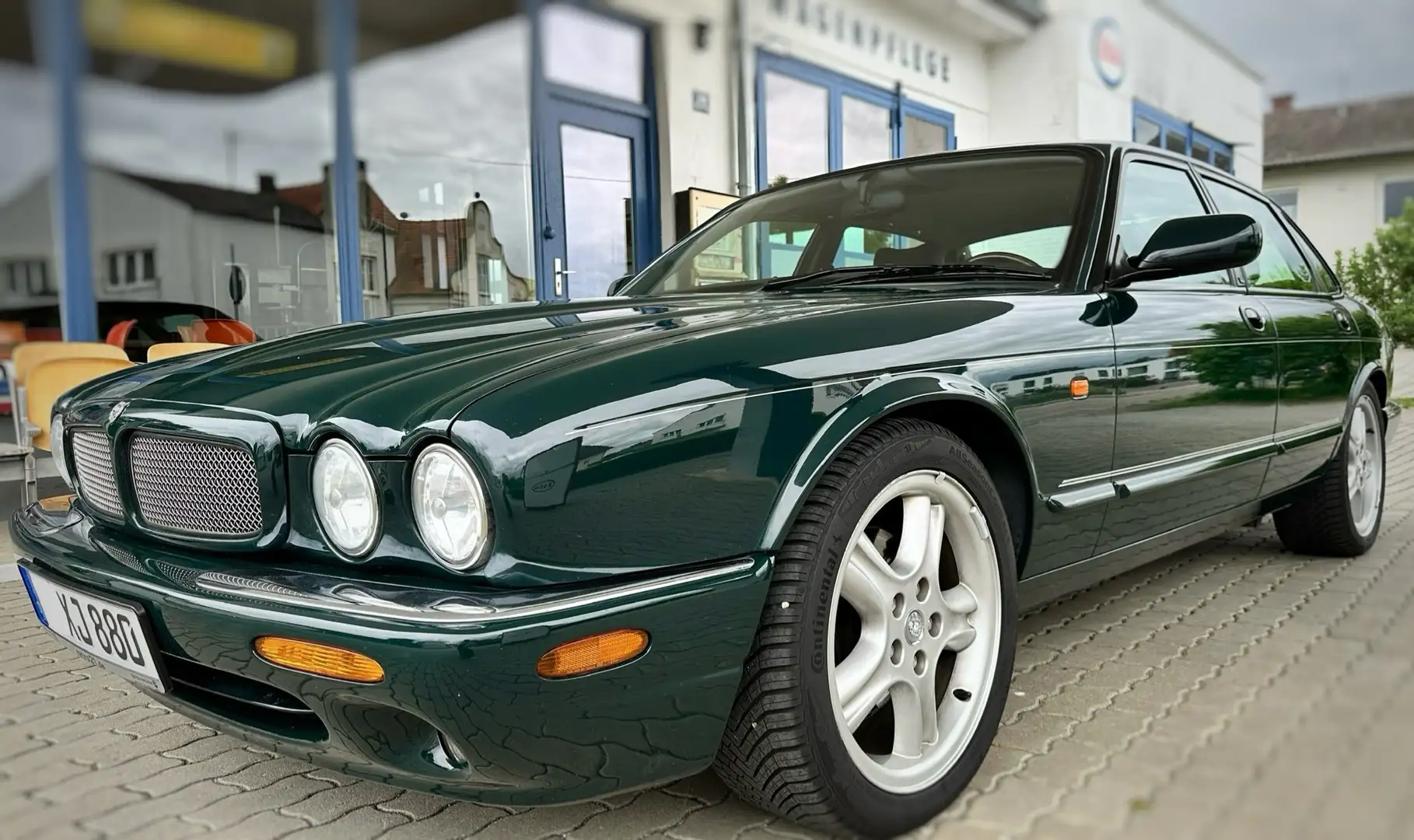 Jaguar XJR - 1