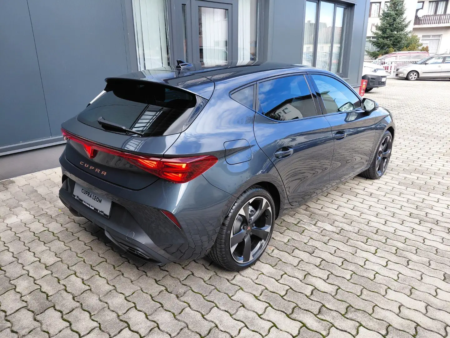 CUPRA Leon 1.5 TSI 110 kW Grau - 2