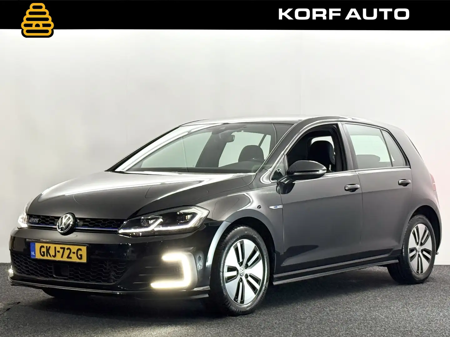 Volkswagen Golf GTE 1.4 TSI PHEV / Matrix-LED / Winterpakket Negro - 1