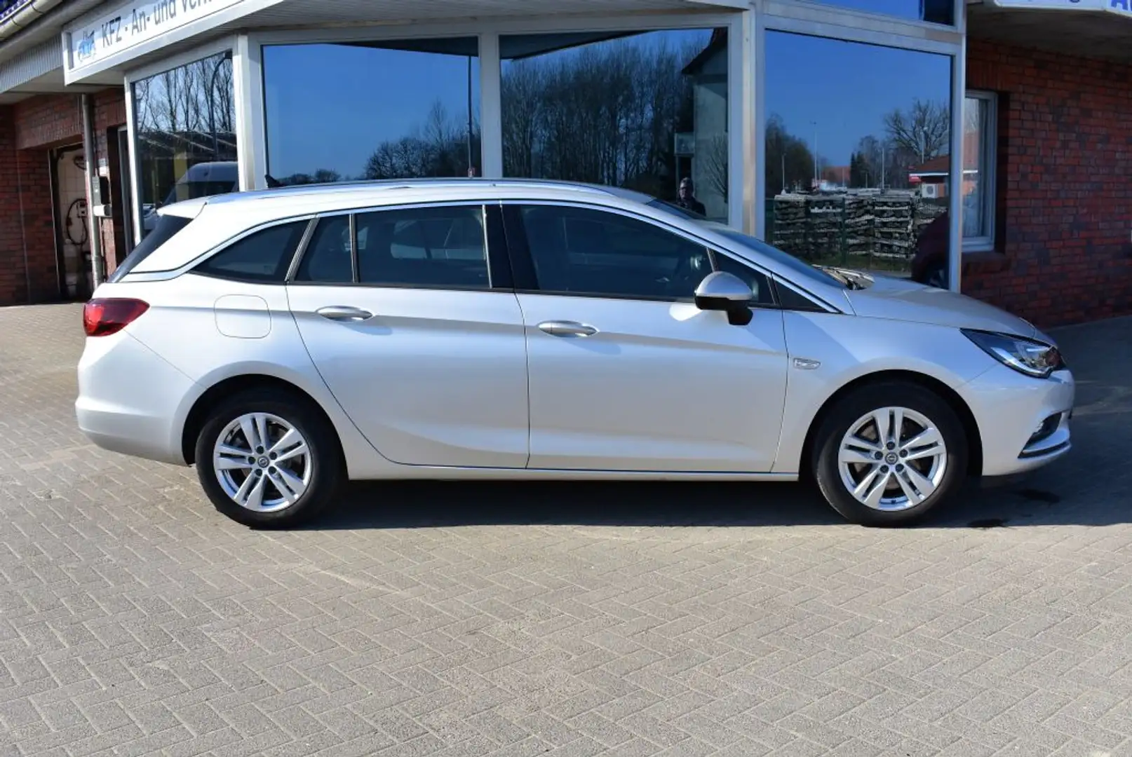 Opel Astra 1.6 D Start/Stop Sports Tourer Innovation Navi Alu Silber - 2