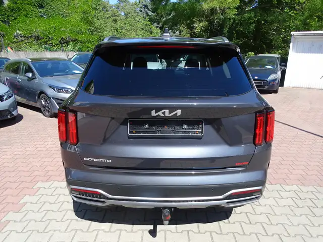 Kia Sorento view 4