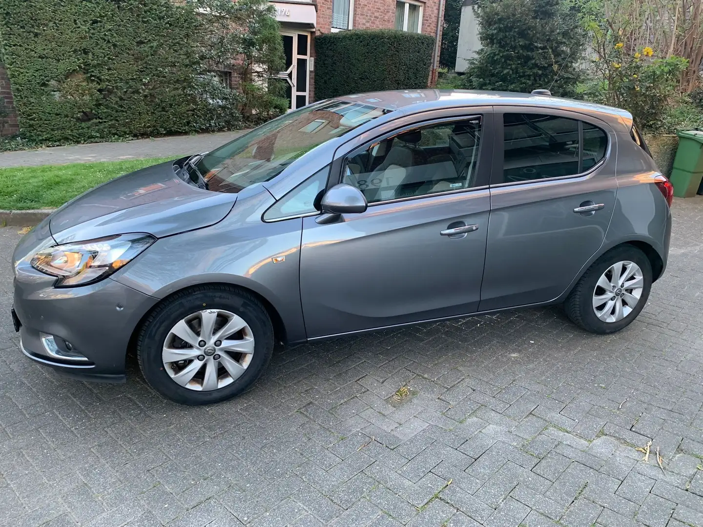 Opel Corsa-e Corsa 5-Türer 1.4Turbo(ecoFLEX)Start/Stop Innov Grau - 2