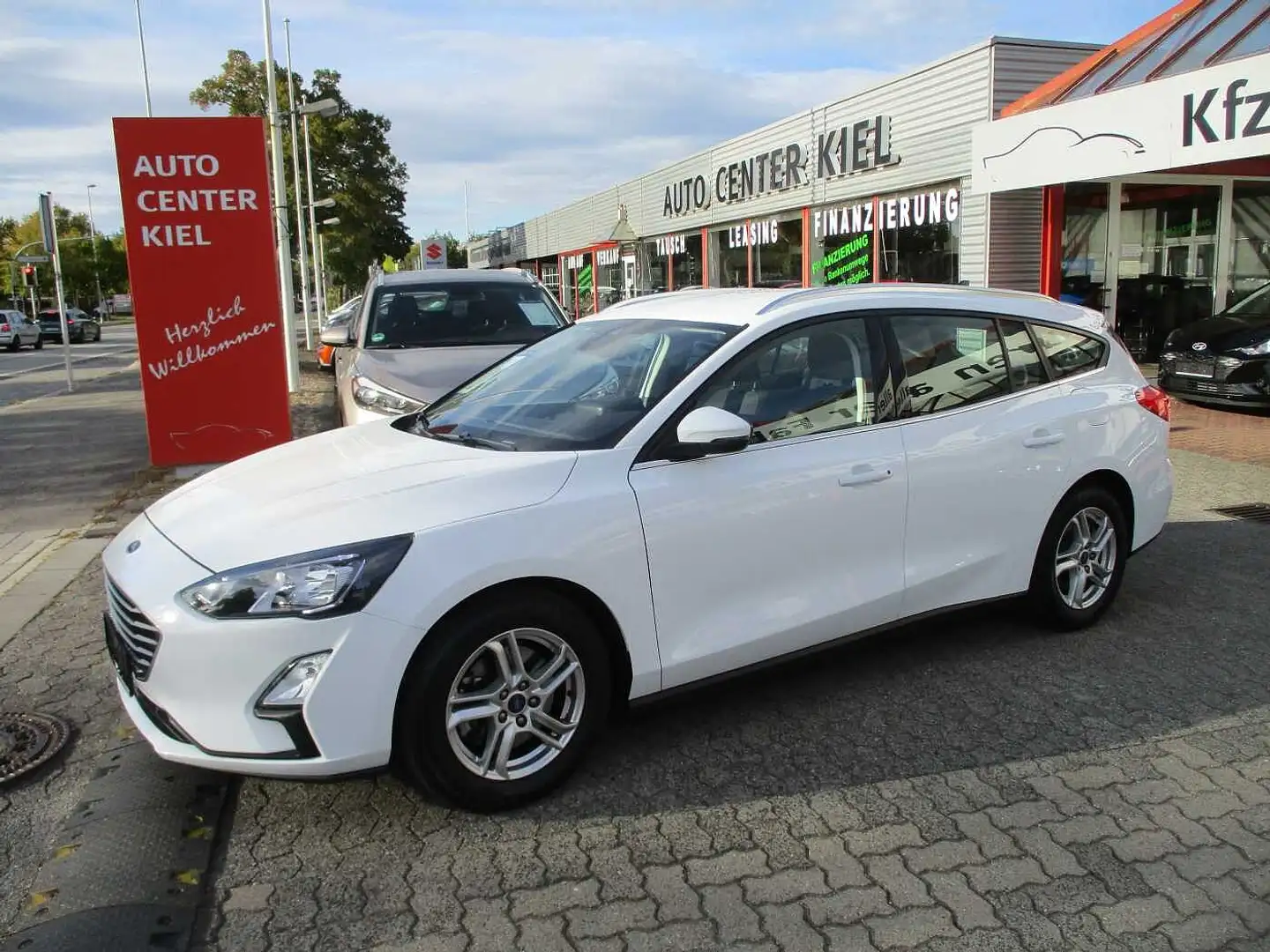 Ford Focus Turnier 1.0 EcoBoost Start-Stopp-System Weiß - 1