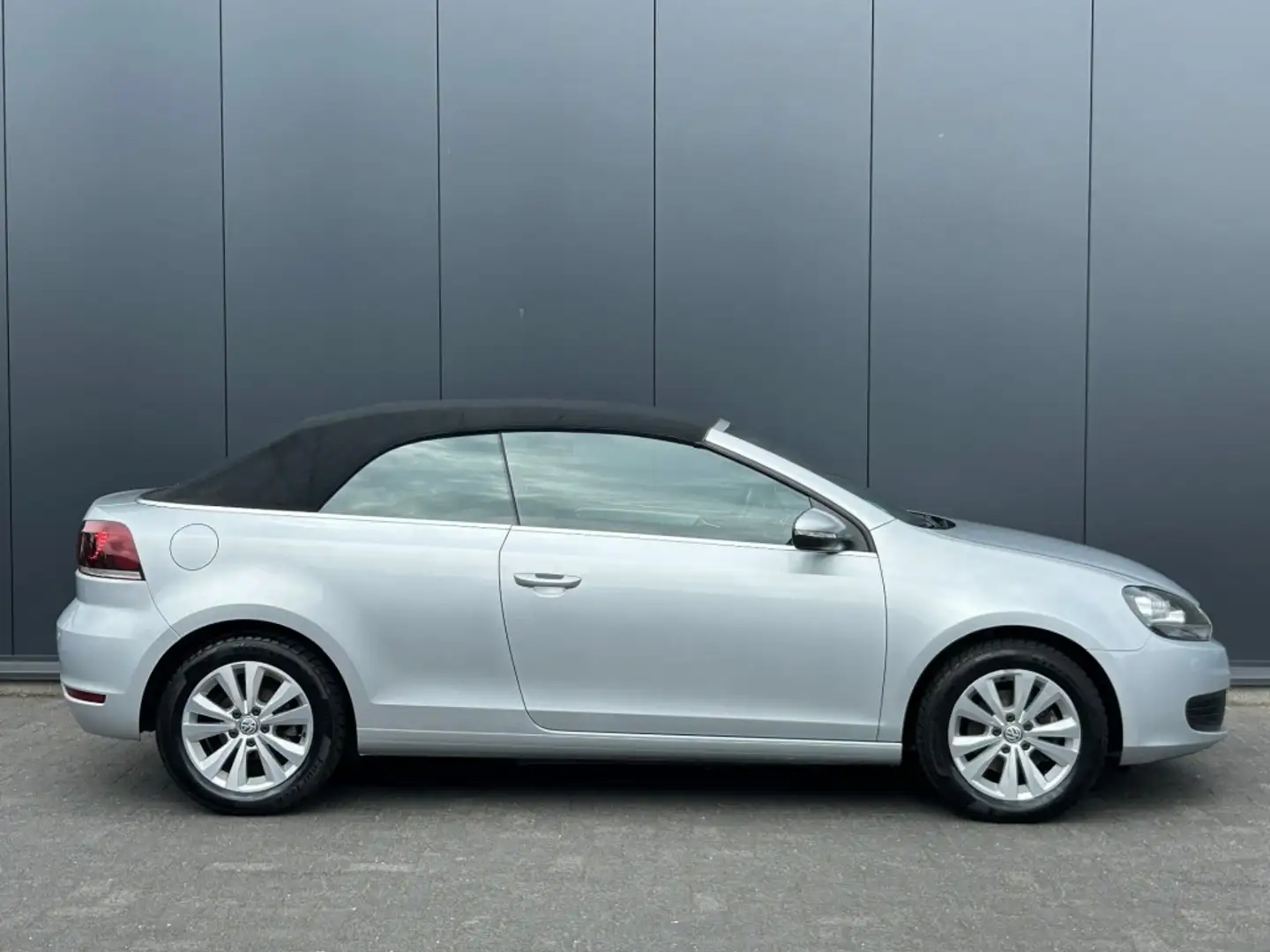 Volkswagen Golf Cabriolet Cabriolet 1.2 TSI Navi Cruise PDC NL-auto Grijs - 2