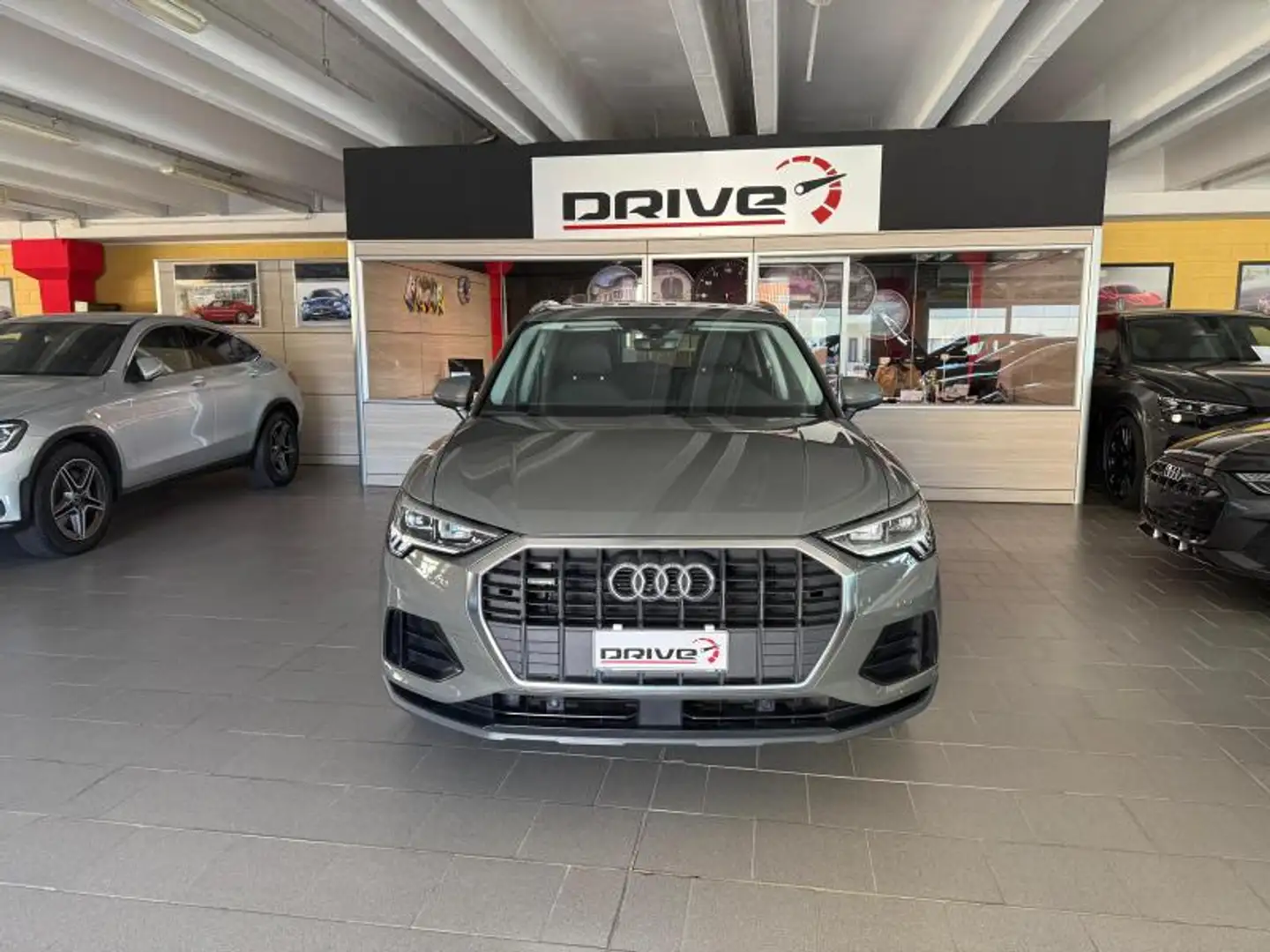 Audi Q3 35 2.0 tdi Business quattro s-tronic Grau - 2