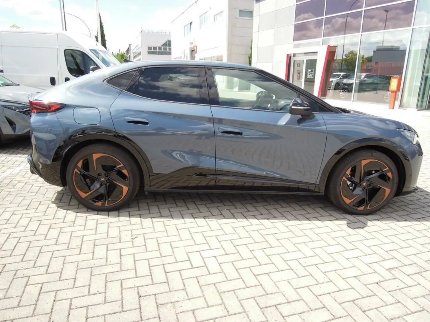 CUPRA Tavascan VZ Edge 4x4 Blau - 2