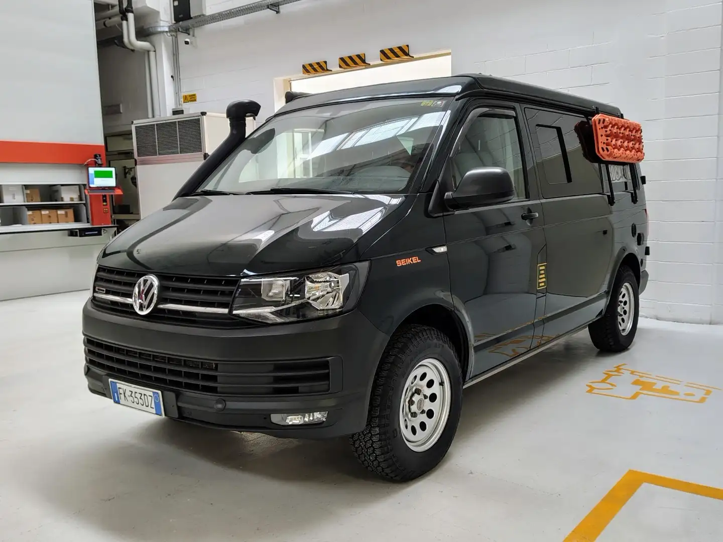 Volkswagen T6 Kombi Rockton "California" - 1