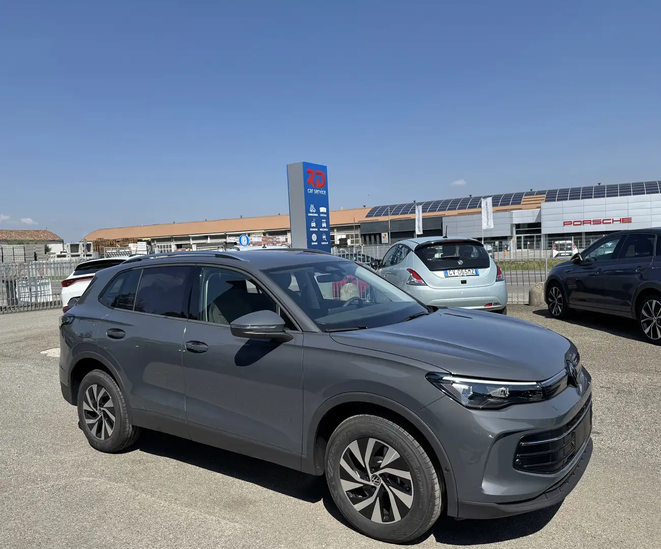 Volkswagen Tiguan 1.5 tsi ehybrid Edition Plus /PROMO/KM0 Grau - 2