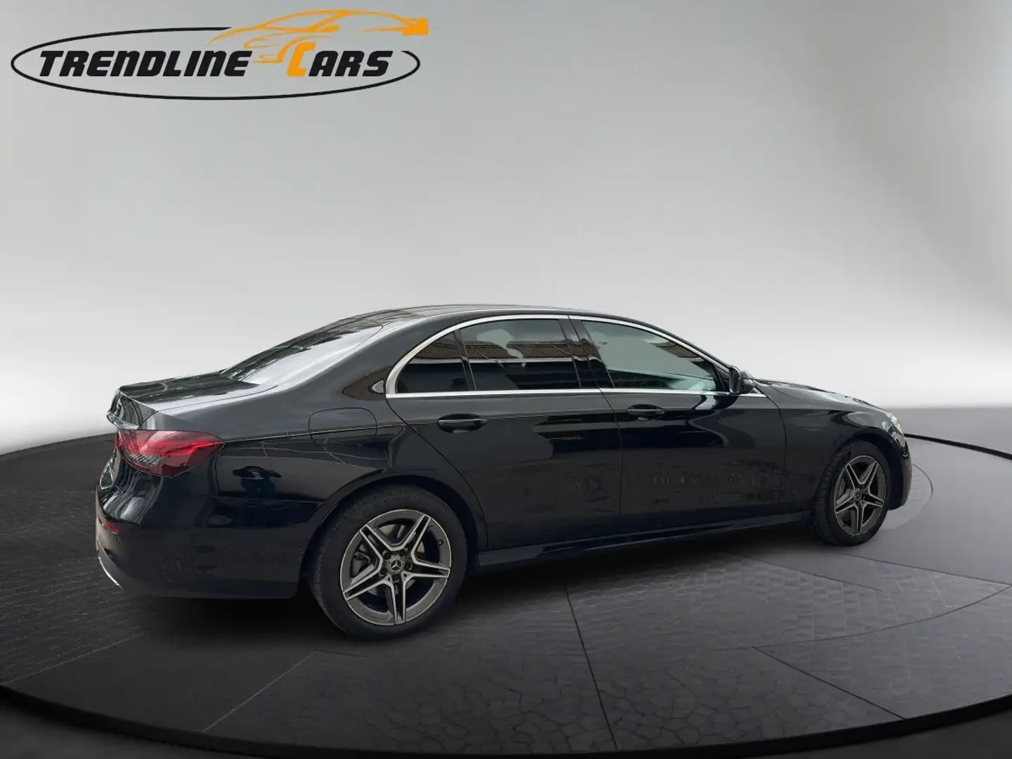 Mercedes-Benz E 300 e PHEV Aut. *AMG-Line* Schwarz - 2